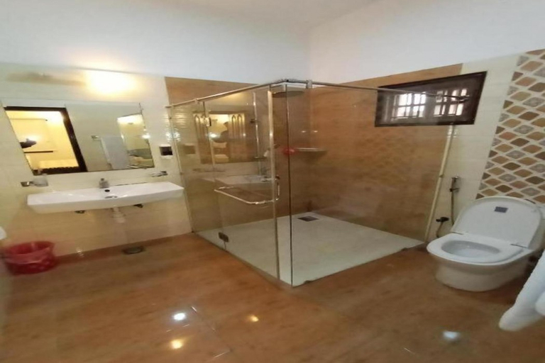 Bathroom 4, Heavenly Stays Hotel, Karachi