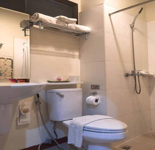 Bathroom 4, BB Mantra Hotel, Muang Chiang Mai