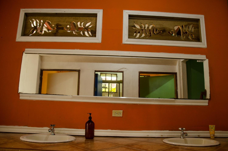 Bathroom 4, Spanish by the Sea - Bocas, Bocas del Toro