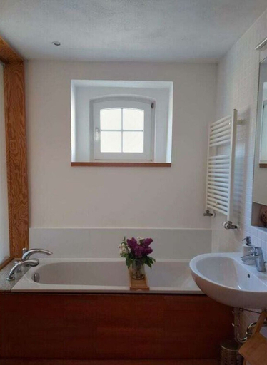 Bathroom 5, Zonnehof in het Geiseltal, Saalekreis