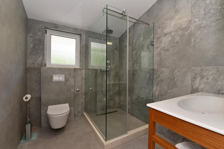Others 3, Villa Sophia with private swimming pool near the beach!, Omiš