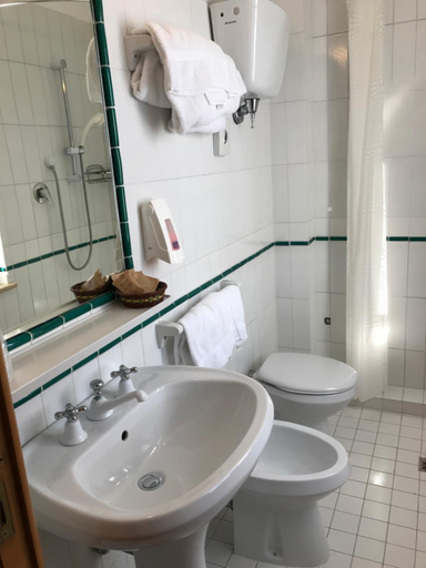 Bathroom 10