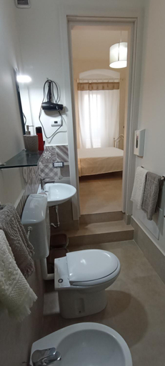 Others 2, le antiche mura-rooms-private toilet, Messina