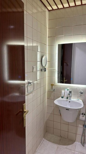 Bathroom 2, Zelal Al Nozalaa, Makkah