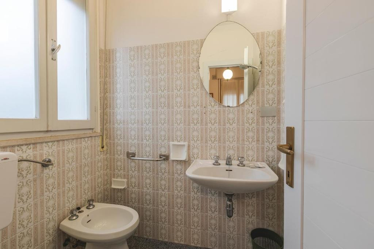 Bathroom 5, Hotel Clift, Ravenna