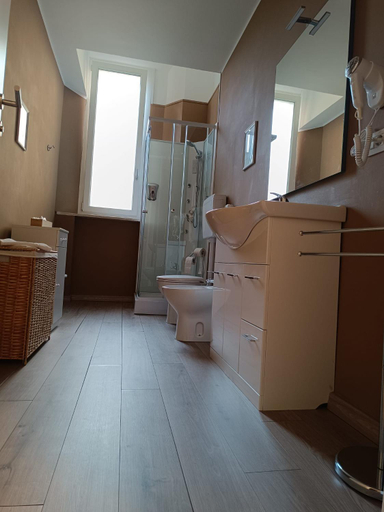 Bathroom 3, Downtown Smart Rooms, Ferrara