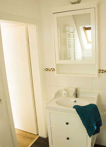 Bathroom 2, Dandelion Modern Retreat, Aurich