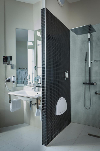 Bathroom 4, Le Château D'Apigné, Ille-et-Vilaine