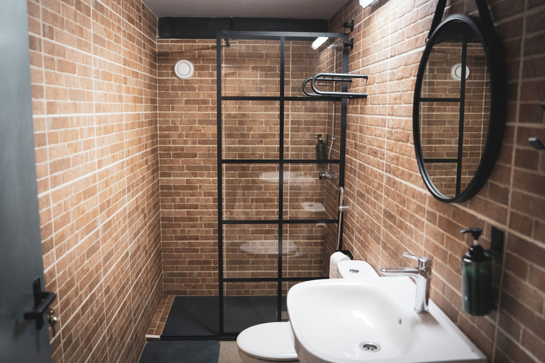 Bathroom 4, Gallery Hostel Madrid, Madrid