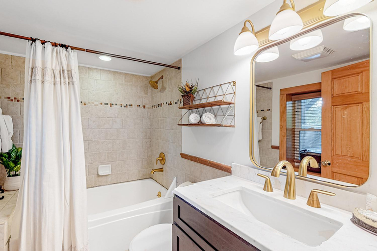 5, Bee & Bae Hideaway, Watauga