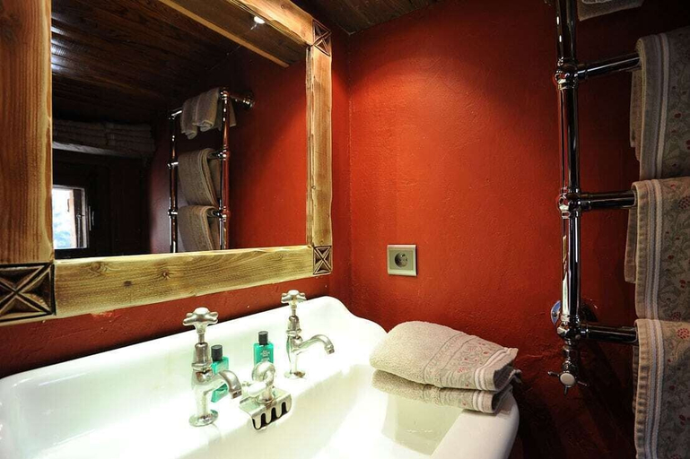 Bathroom 5, Hôtel Les Chalets de Philippe avec Jacuzzis privatifs, Haute-Savoie