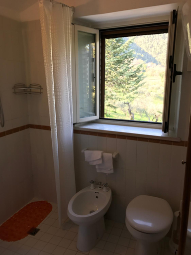 Bathroom 13