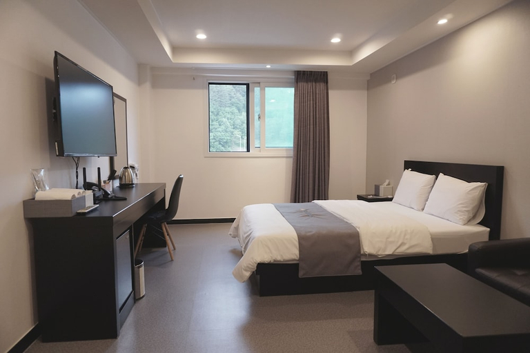 Bedroom 2, Persimmon Tourist Hotel, Jeongseon