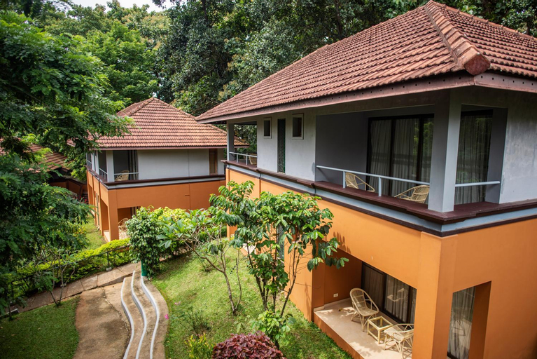 Exterior 5
