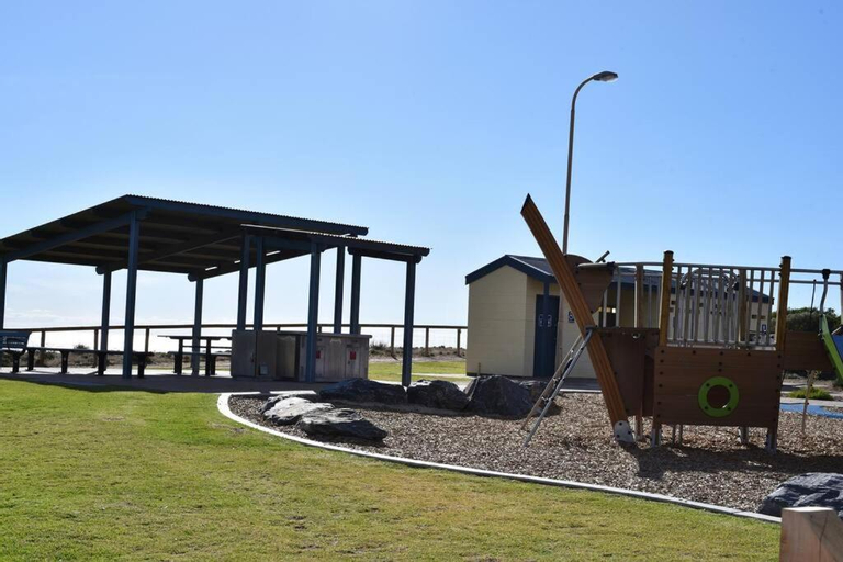 Blissful Silver Sands Retreat, Adelaide