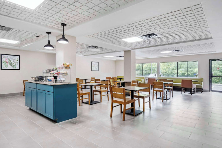 Food & Drinks 4, Country Inn & Suites by Radisson, Pickerington, OH, Fairfield