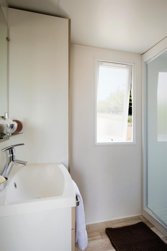 Bathroom 3, Camping Paris Beau Village, Essonne