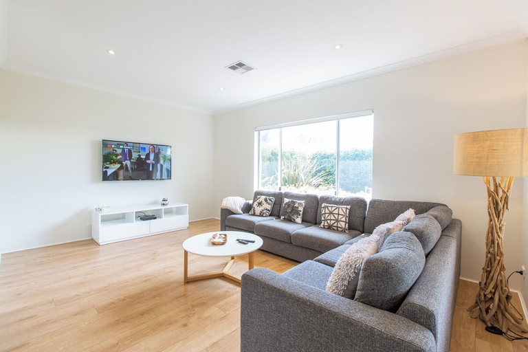 Others, Contemporary Cove, Busselton