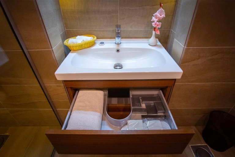 Bathroom, Highland Country Club & Resort, Hazara