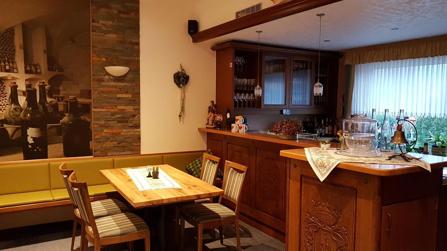 Food & Drinks 2, Brunnenhof, Cochem-Zell