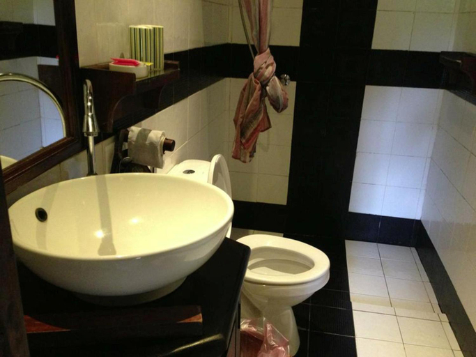 Bathroom 3, Nong Kiau Riverside Resort, Ngoi