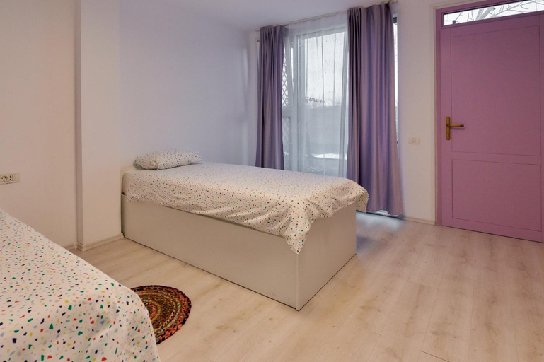 Others 3, Pensiune Arada, Arad