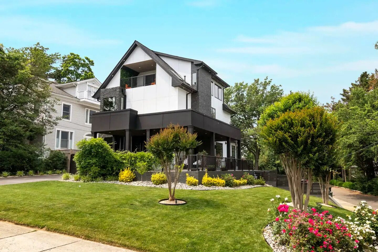 Exterior & Views 2, Luxury Clarendon 4-BR Homestay - McVeigh, Arlington