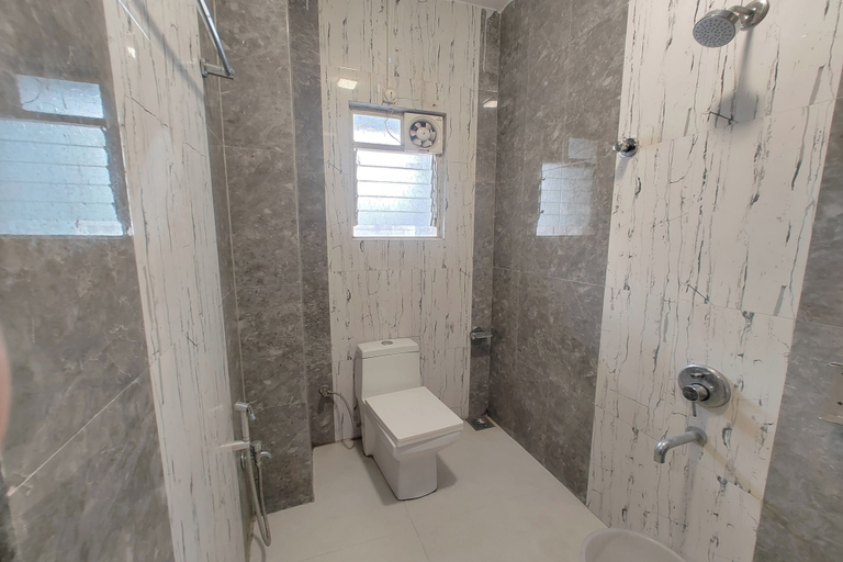 Bathroom 3, Hotel Sai Inn Executive, Pune