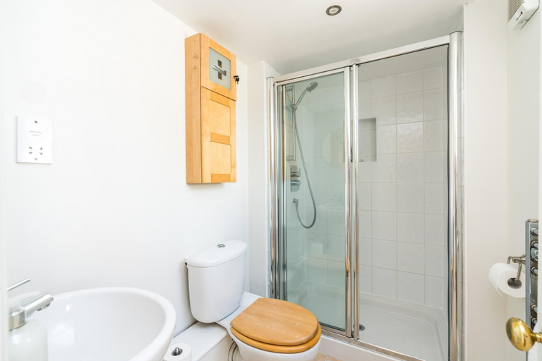 Bathroom 4, Beautiful 3BD Home Forest Hill South London, London