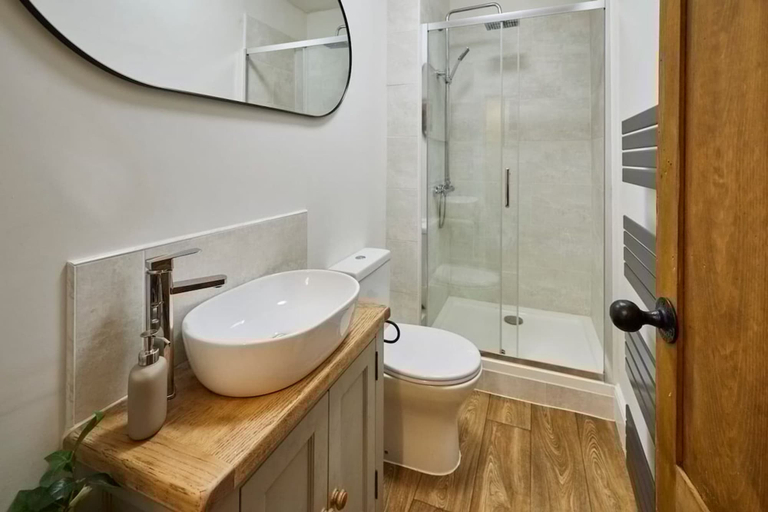 Bathroom, Host Stay Church View Cottage, Derbyshire