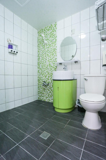 Bathroom 4, Bin City Hotel, Hsinchu City