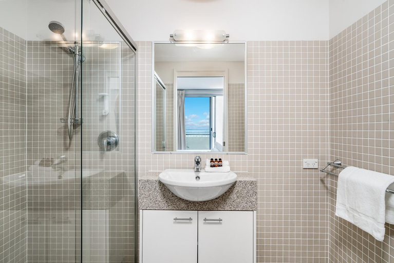 Bathroom 2, Grandview Apartments, Ballina