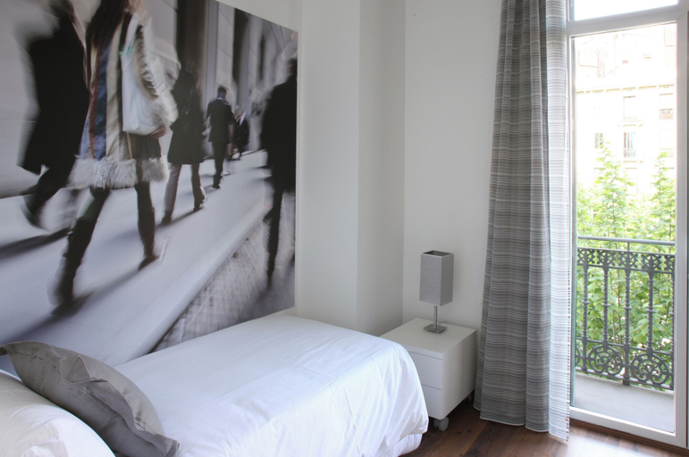 Bedroom 2, MH Apartments Suites, Barcelona