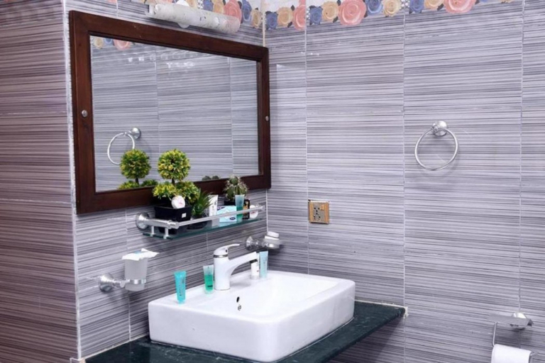 Bathroom 3, Heavenly Stays Hotel, Karachi