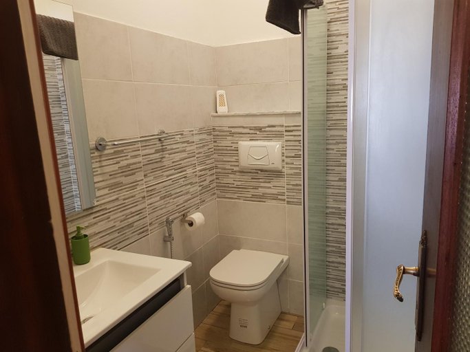 Bathroom 2, Graceful apartment, Sassari