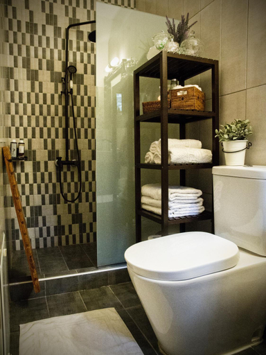 Bathroom 3, George & Alexandra's Apartments, South Aegean