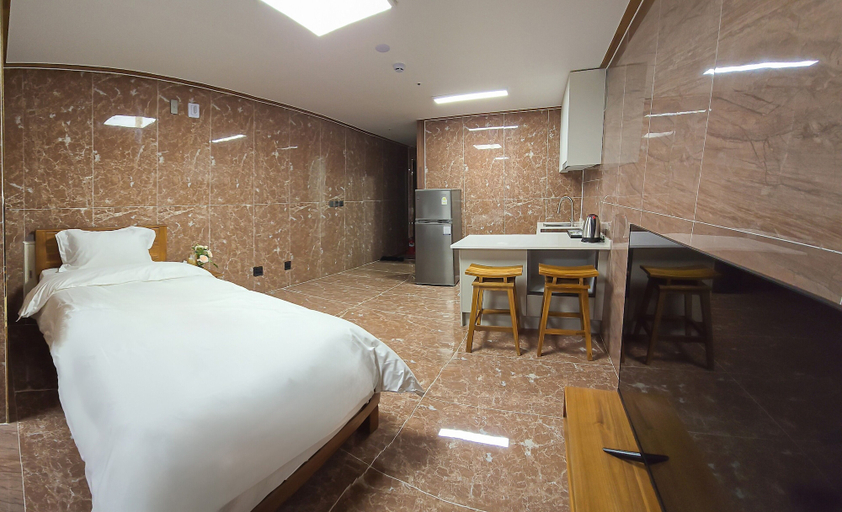 Bedroom 2, Central Hotel & Residence, Gwangsan