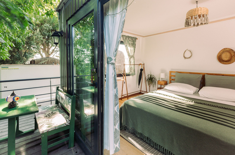 Bedroom 4, Mona Glamping Caravan Suites, Seferihisar