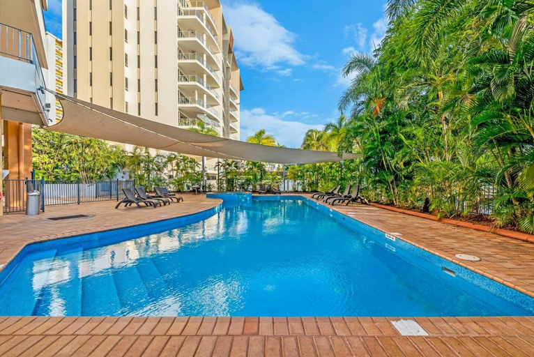 Harbourfront Magic in Two Separate Seaview Apartments, City - Inner