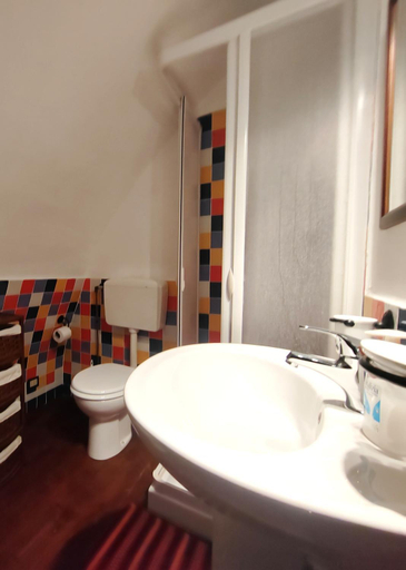 Bathroom 1, Room in Villa Galletti Inguaggiato, Palermo