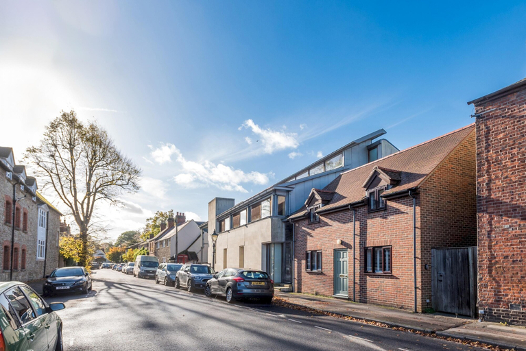 Exterior & Views 2, Cosy 2-bedroom Haven in Picturesque Headington, Oxfordshire