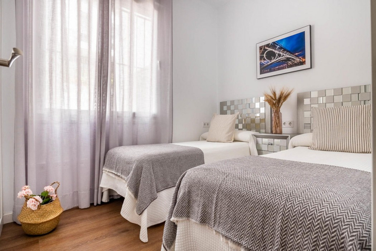 Bedroom 2, Apartamentos Leyendas de Becquer A4, Sevilla