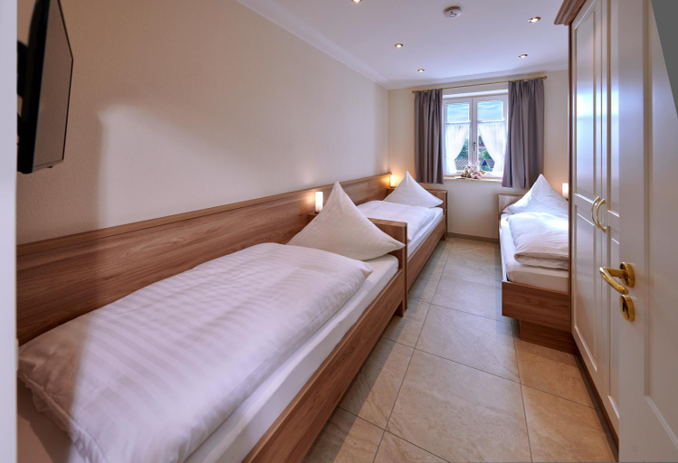 Bedroom 3, Ferienwohnungen im Bonnschloessl, Rosenheim
