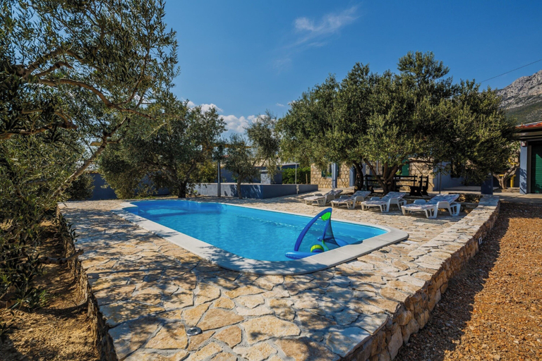 Sport & Beauty 5, Luxury villa complex Pendolino with heated pool and jacuzzi, Blaca