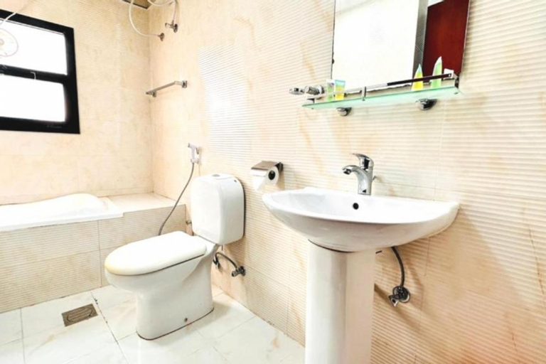 Bathroom, Sharjah Plaza Hotel, Sharjah City