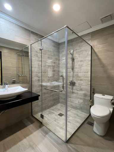 Bathroom 4, Wing Tat Grand Hotel, Semporna