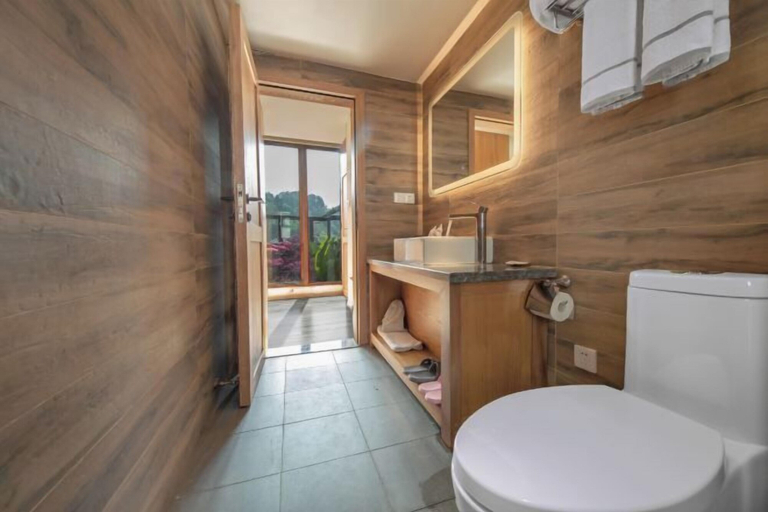 Bathroom 4, Rulai Yunshui Inn, Baoshan