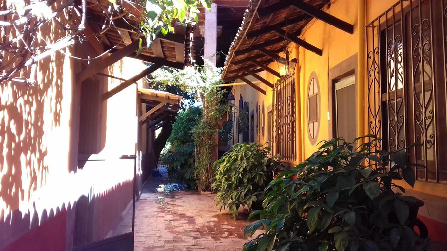 Others 5, Hotel Sautto, Allende