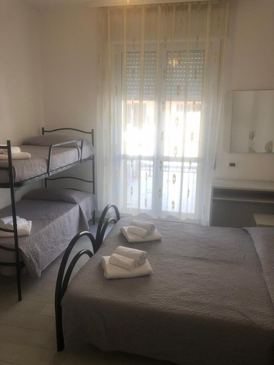 Bedroom 4, Barone Beach Hotel, Rimini