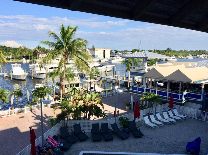 Food & Drinks 4, Pirate's Cove Resort & Marina, Martin